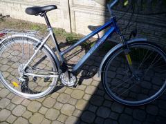 Aluminiowy rower  trekingowy ,  koła 28 .