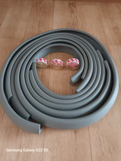 Taśma szara piankowa ochronna do ochrony narożników.