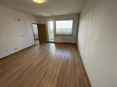 Kawalerka po remoncie z balkonem