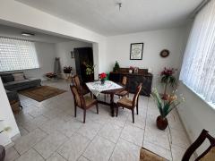 Dom z dwoma oddzielnymi mieszkaniami