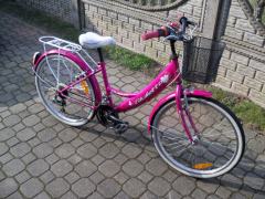 Ładny rower  dziewczęcy z koszykiem , koła 24